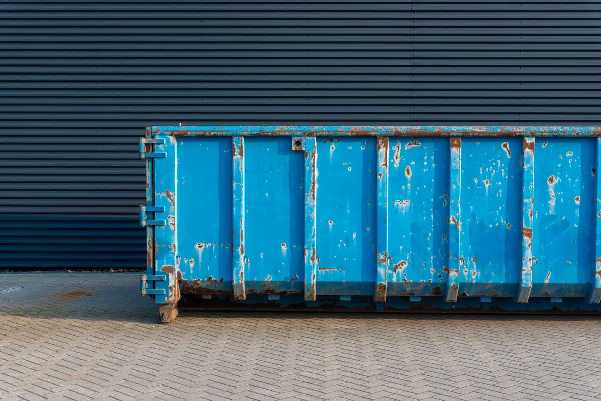 Junk Removal vs. Dumpster Rental: Which Is Right for You?